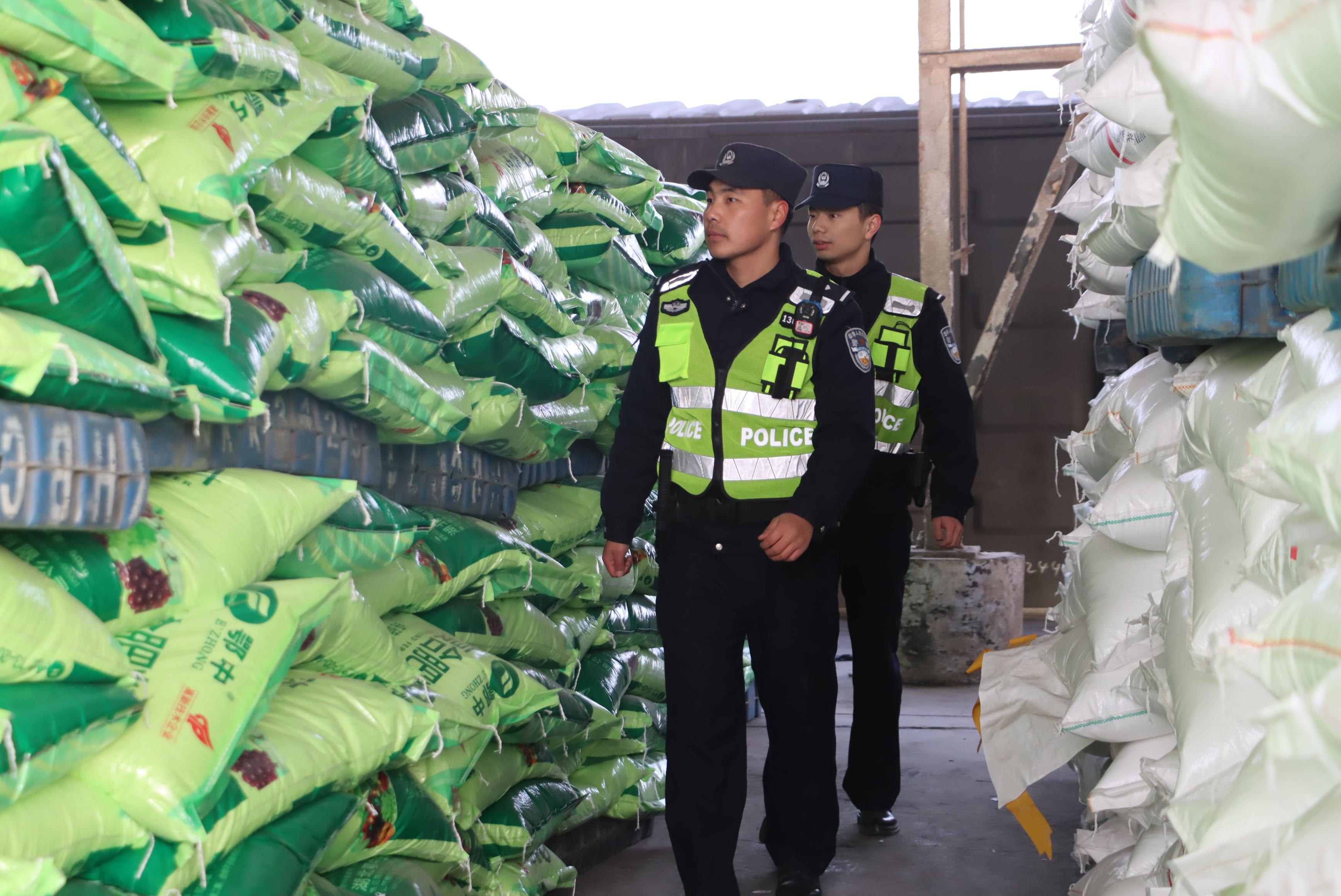 新疆巴楚鐵警全力保障春運(yùn)期間物資儲(chǔ)運(yùn)安全